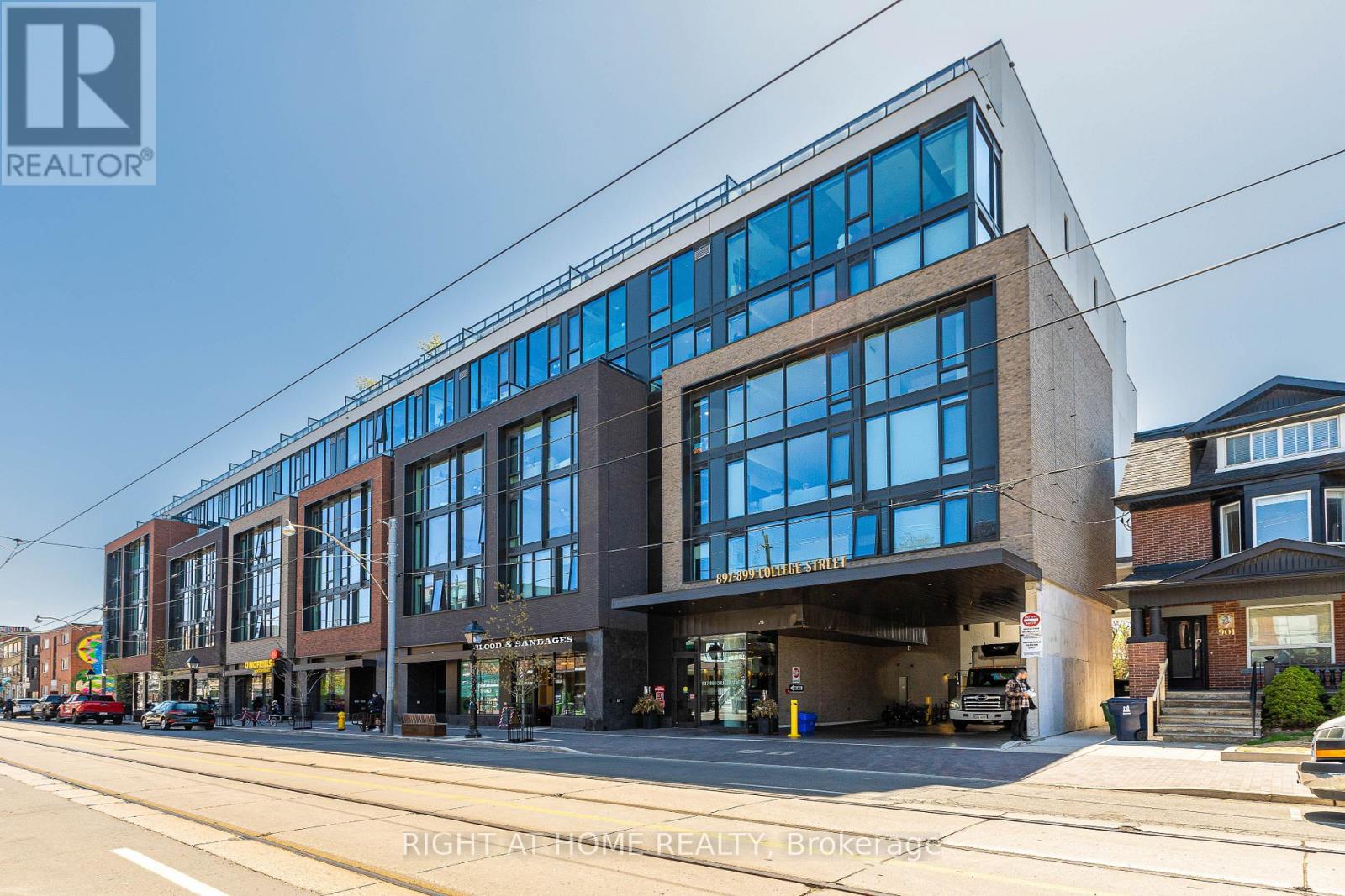 518 - 897 COLLEGE STREET W