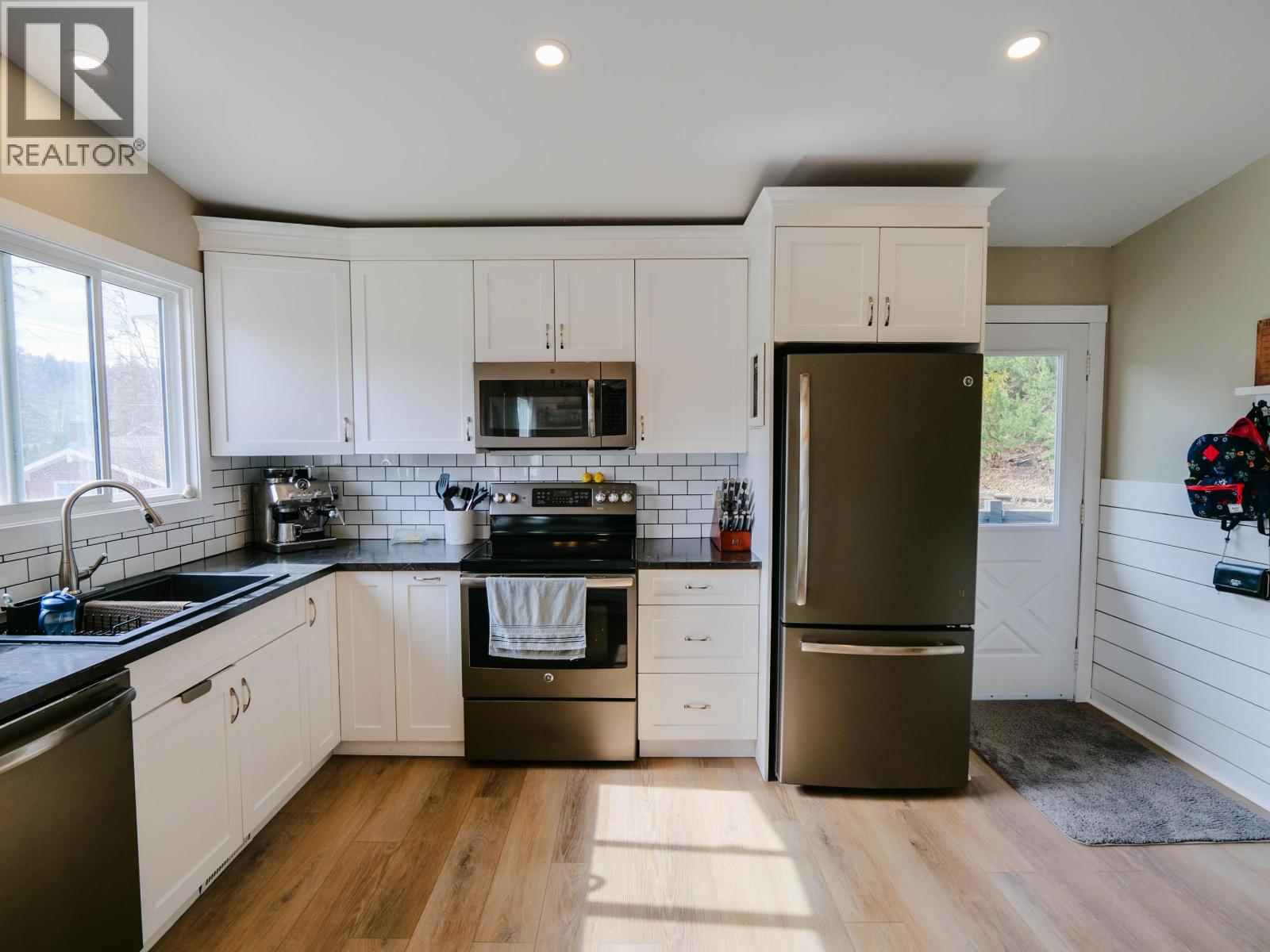 120 LINDSAY STREET - 11