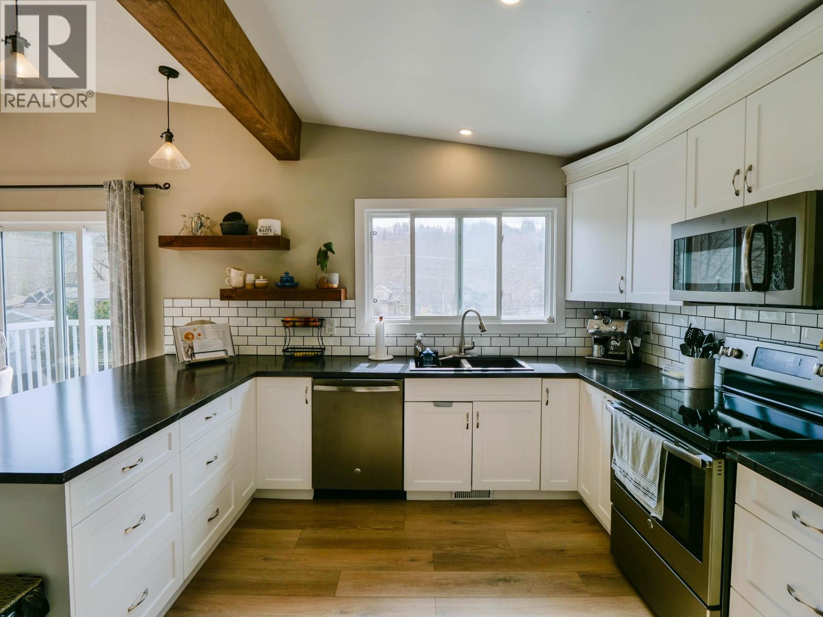 120 LINDSAY STREET - Image 2