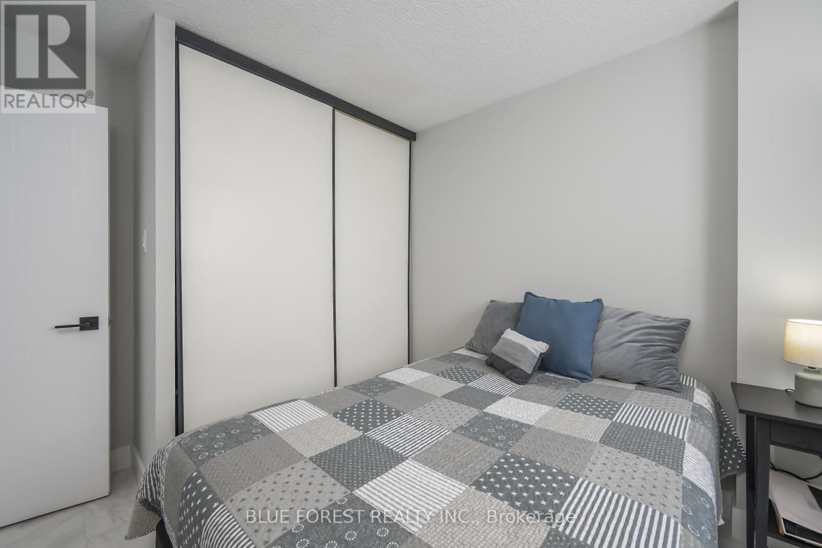 1105 - 76 BASE LINE ROAD W — photo 10