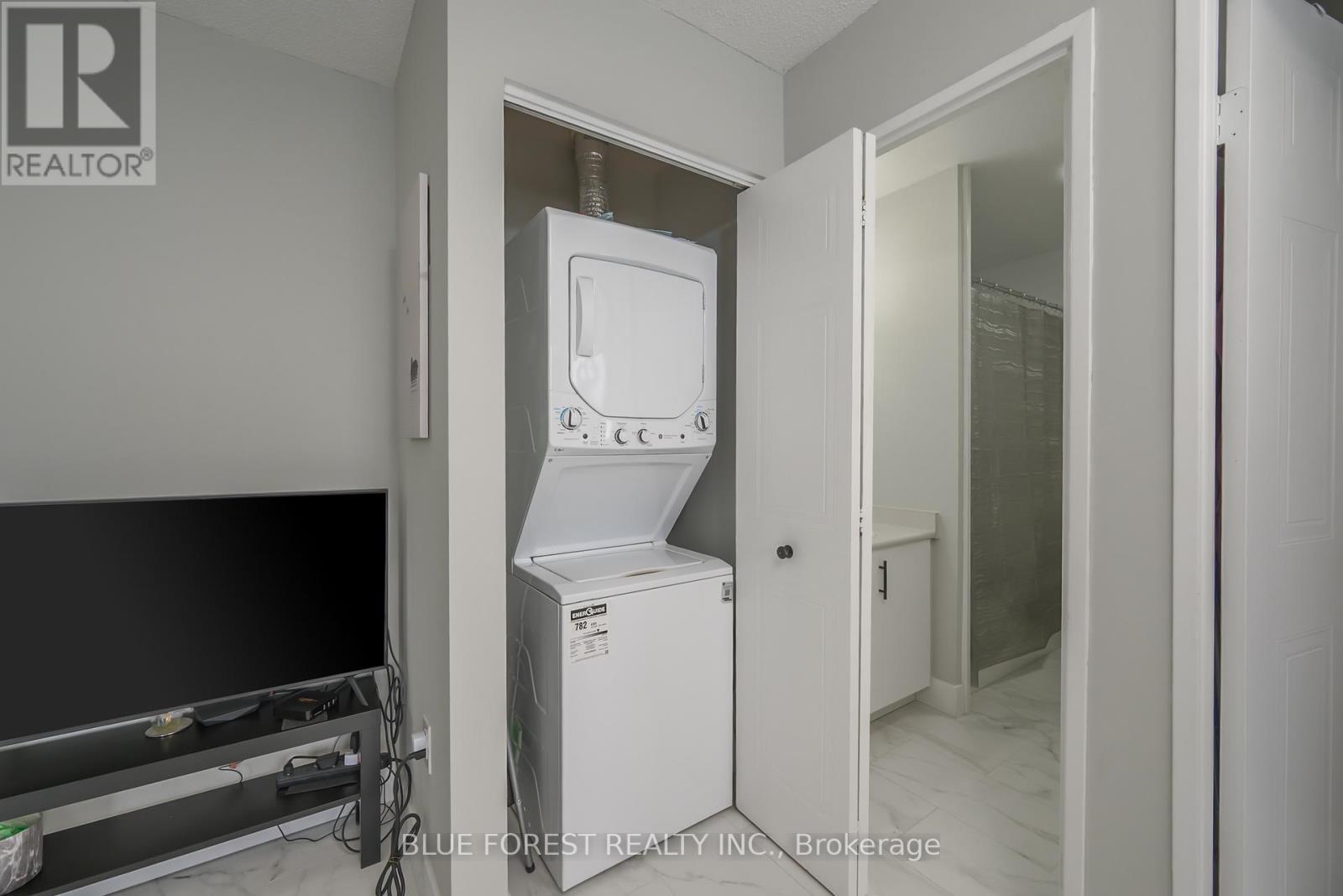 1105 - 76 BASE LINE ROAD W — photo 11