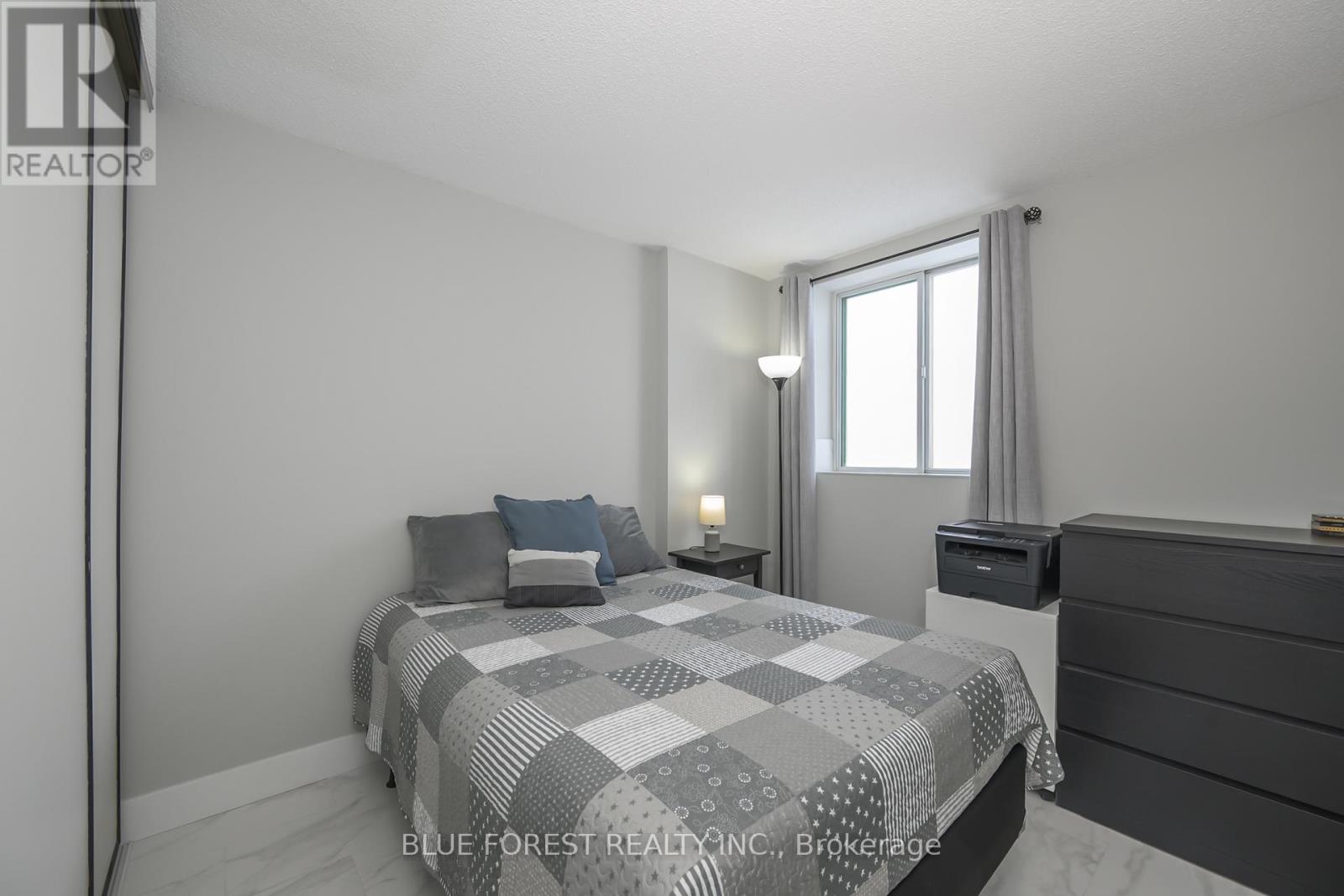 1105 - 76 BASE LINE ROAD W — photo 9