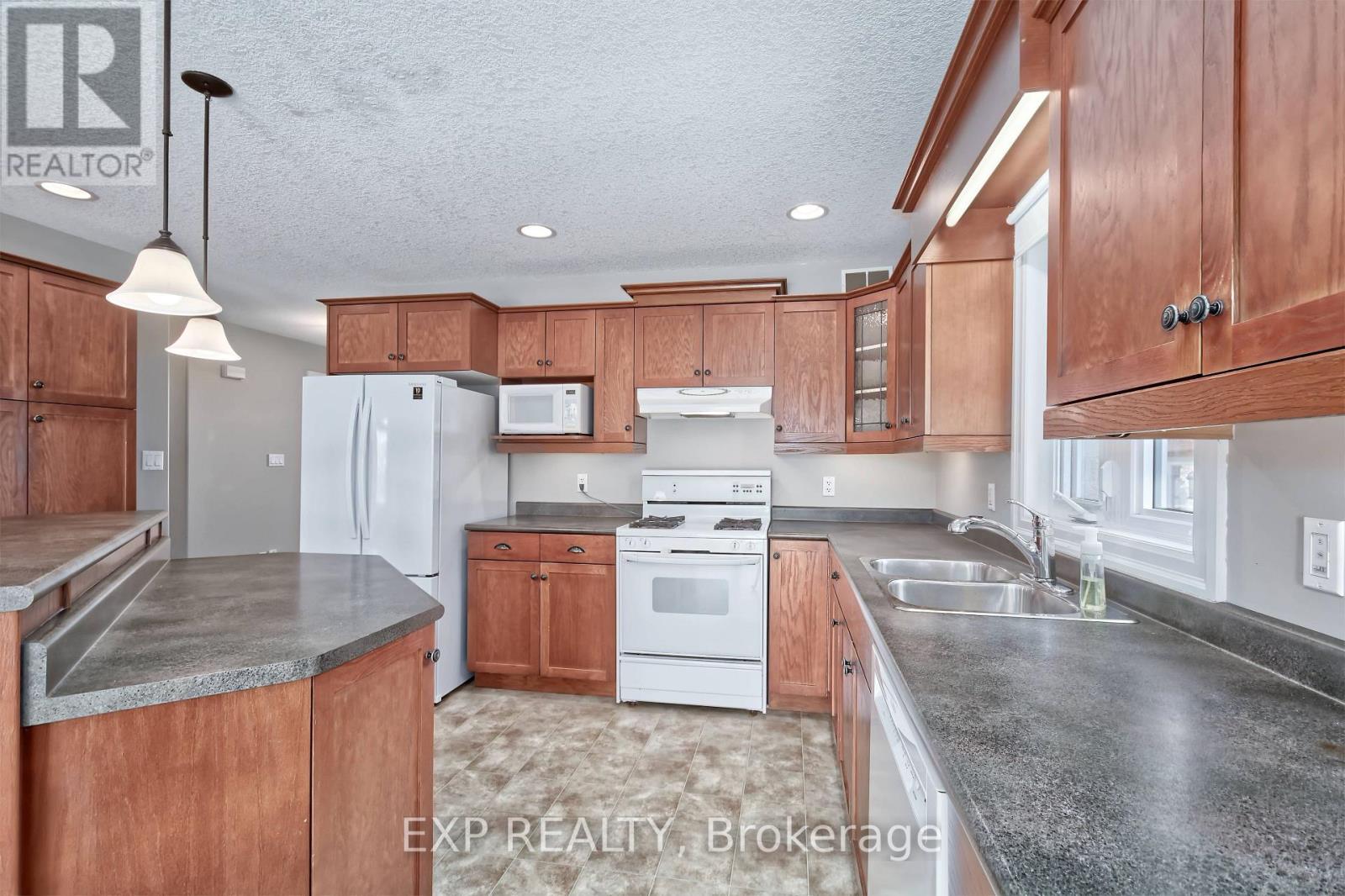 54 TREADWELL STREET - 16
