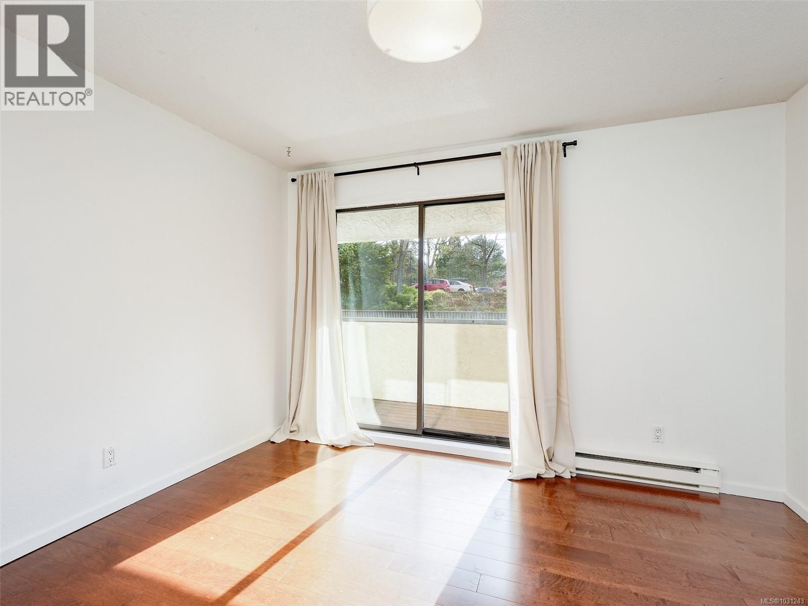 307 3277 Glasgow Avenue, Saanich