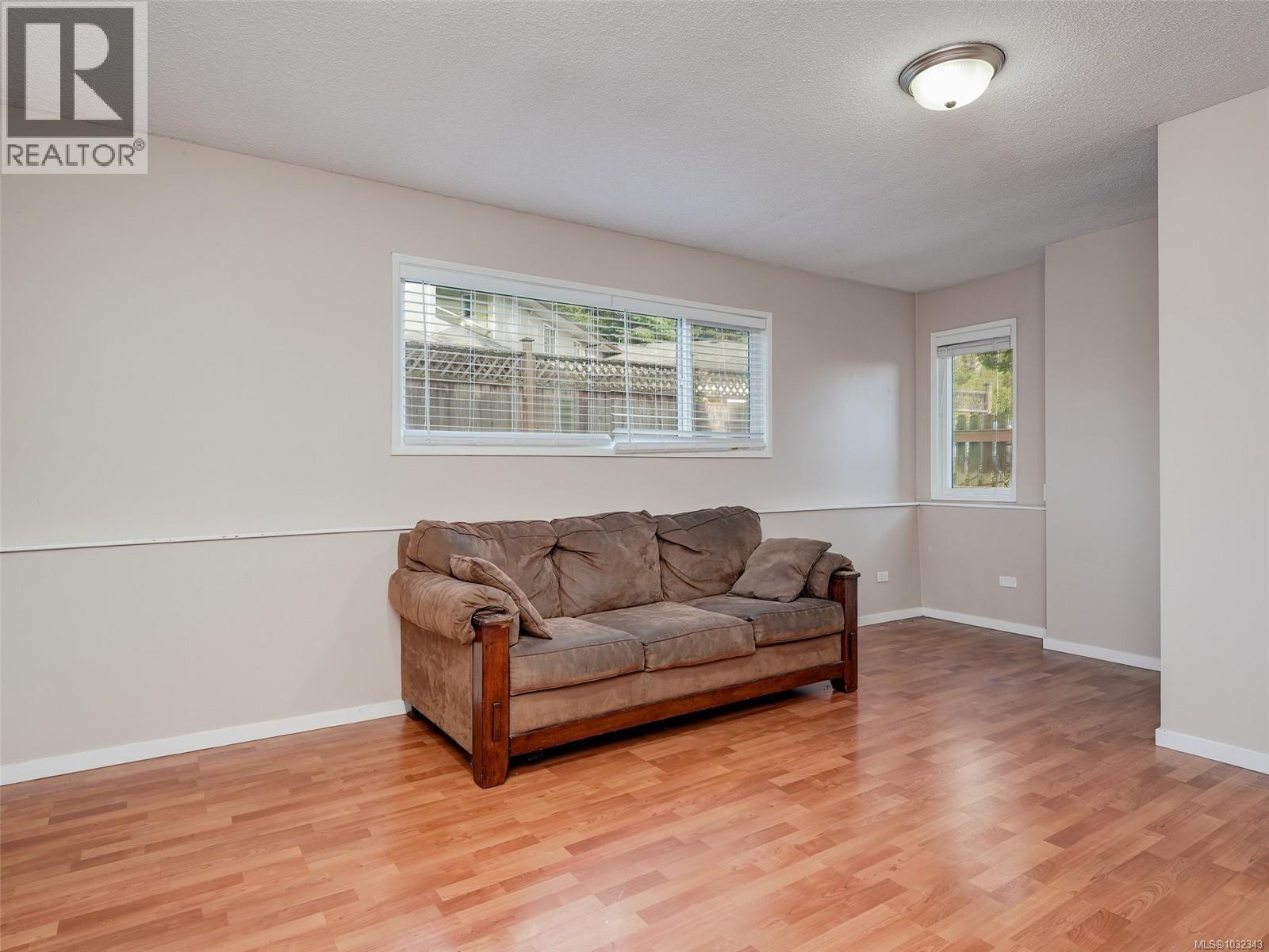  1196 Hopkins Place, Saanich