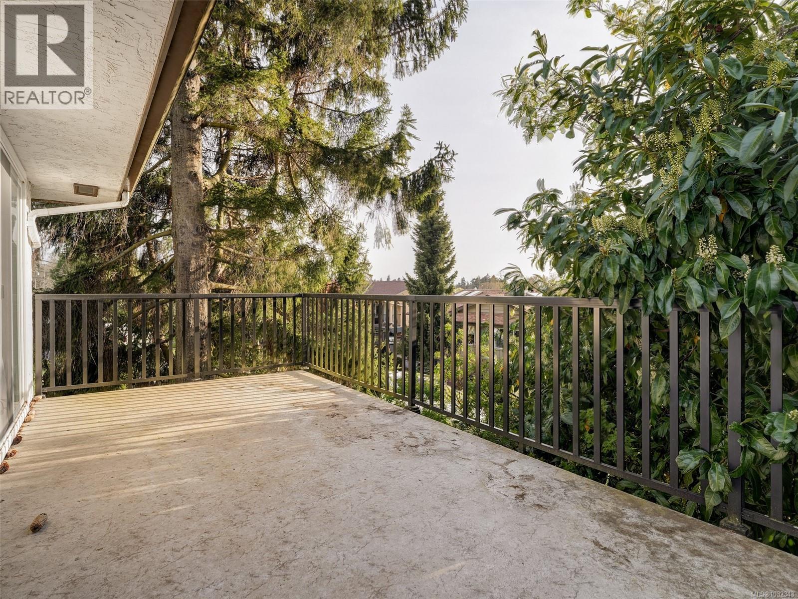  1196 Hopkins Place, Saanich