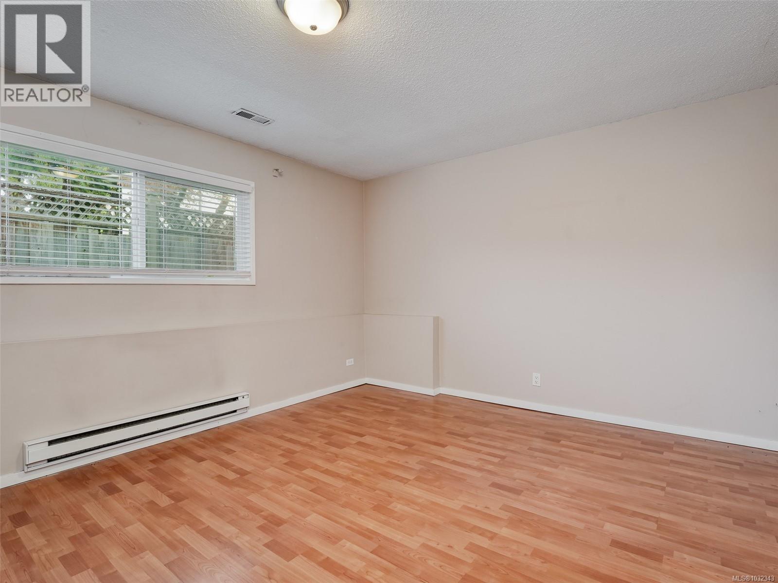  1196 Hopkins Place, Saanich