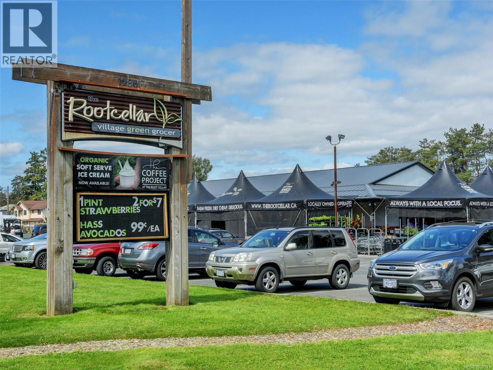  1196 Hopkins Place, Saanich