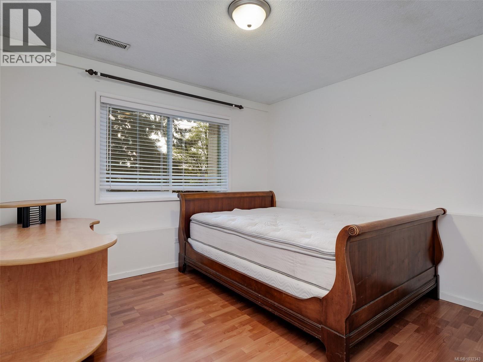  1196 Hopkins Place, Saanich