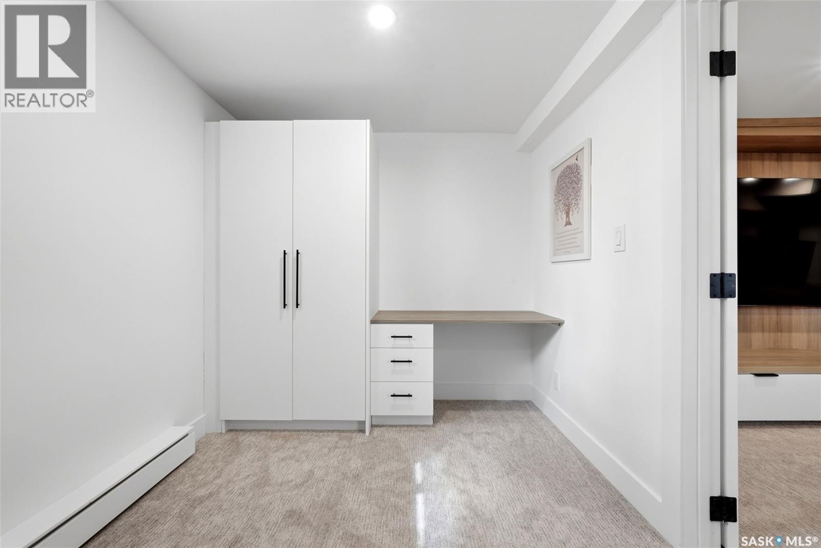 3200 Albert STREET - 62