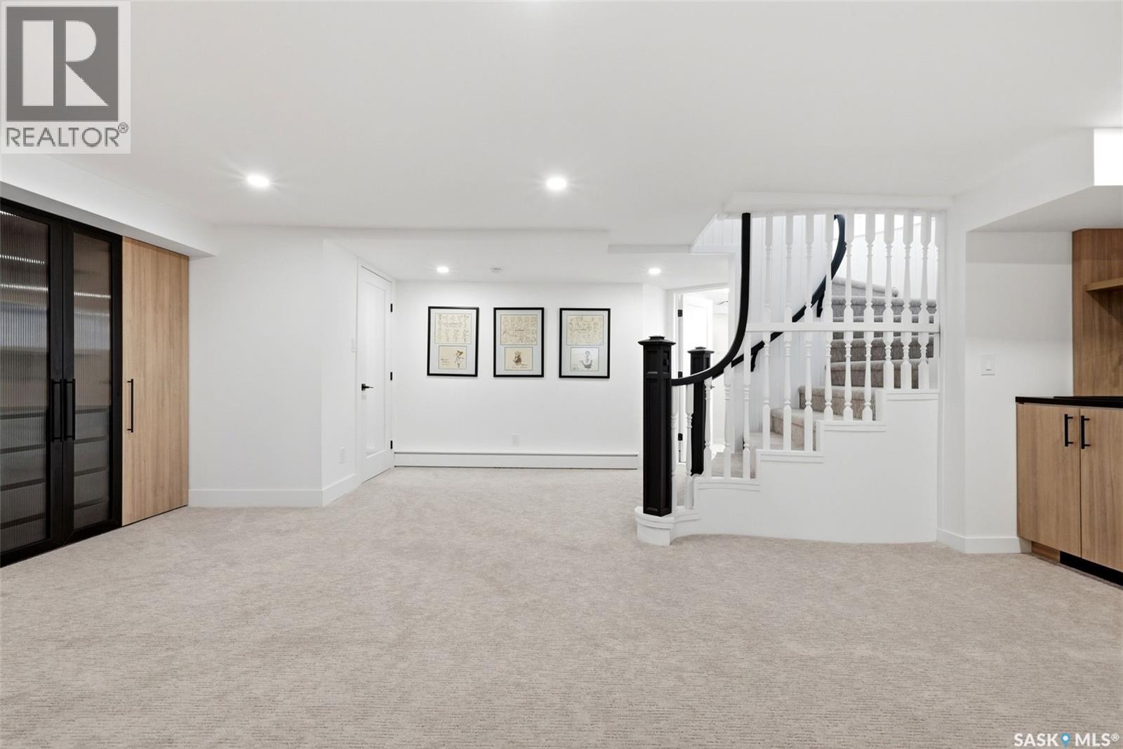 3200 Albert STREET - 66