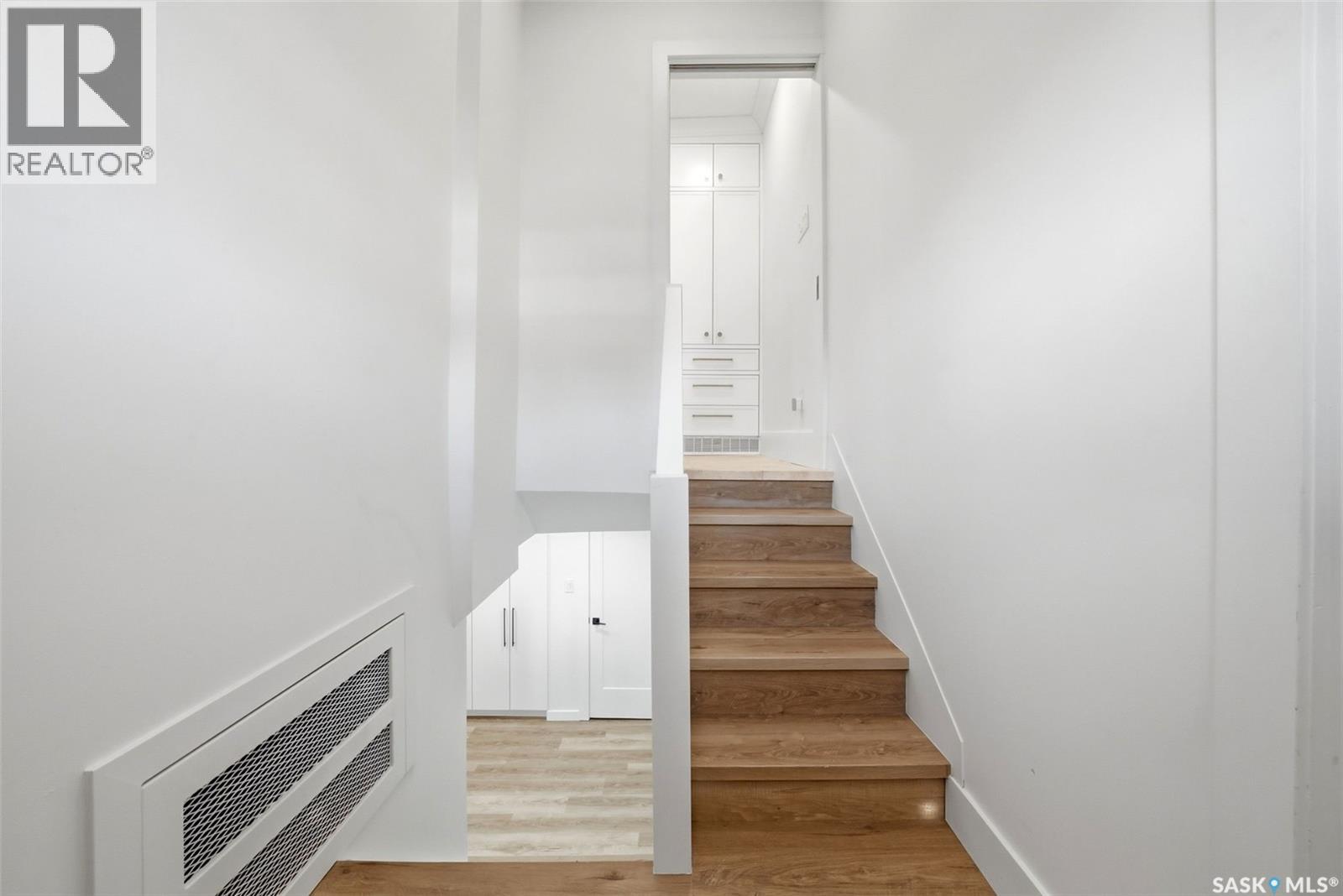 3200 Albert STREET - 74