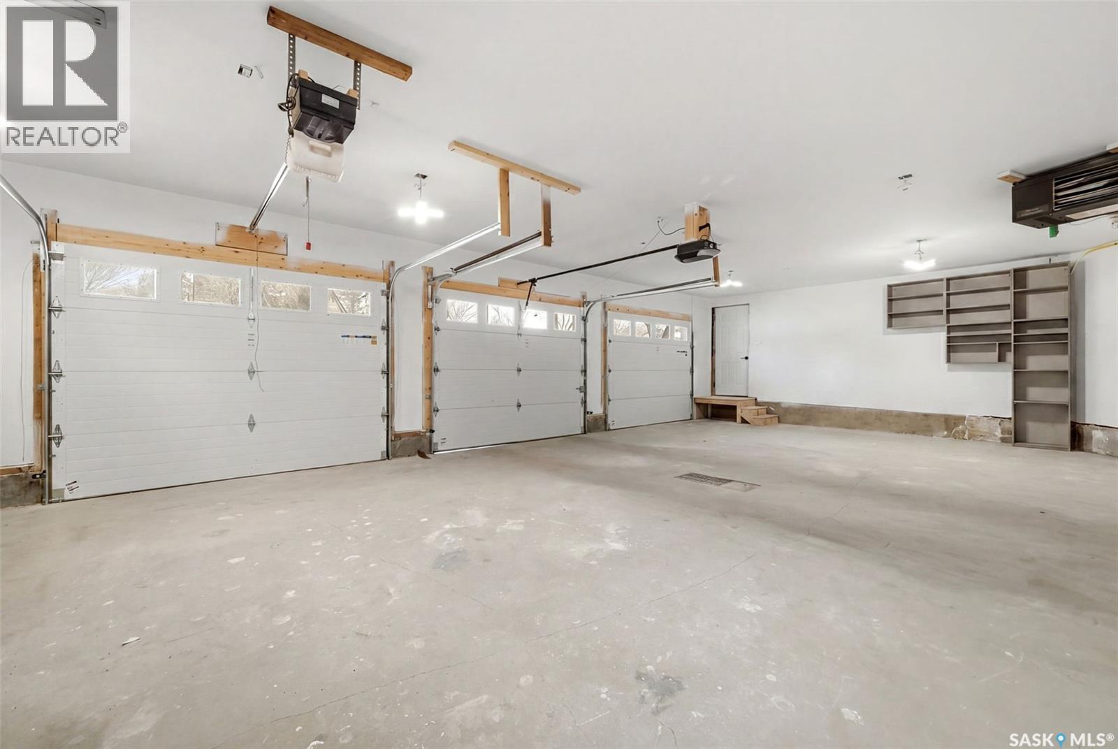 3200 Albert STREET - 76