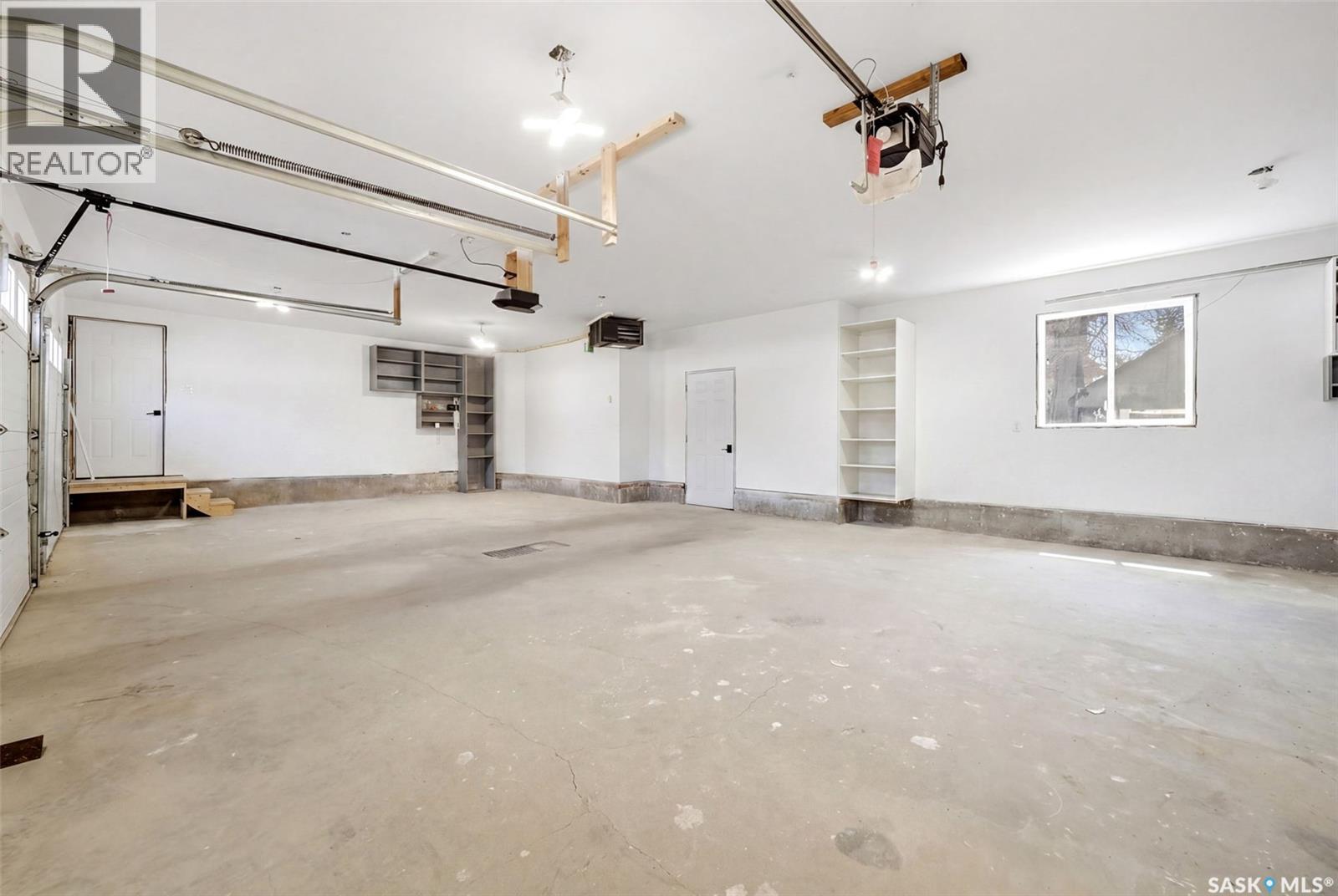 3200 Albert STREET - 77