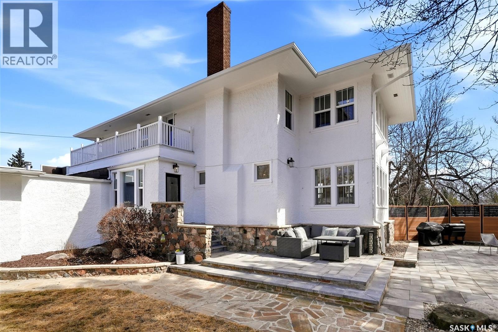3200 Albert STREET - 82