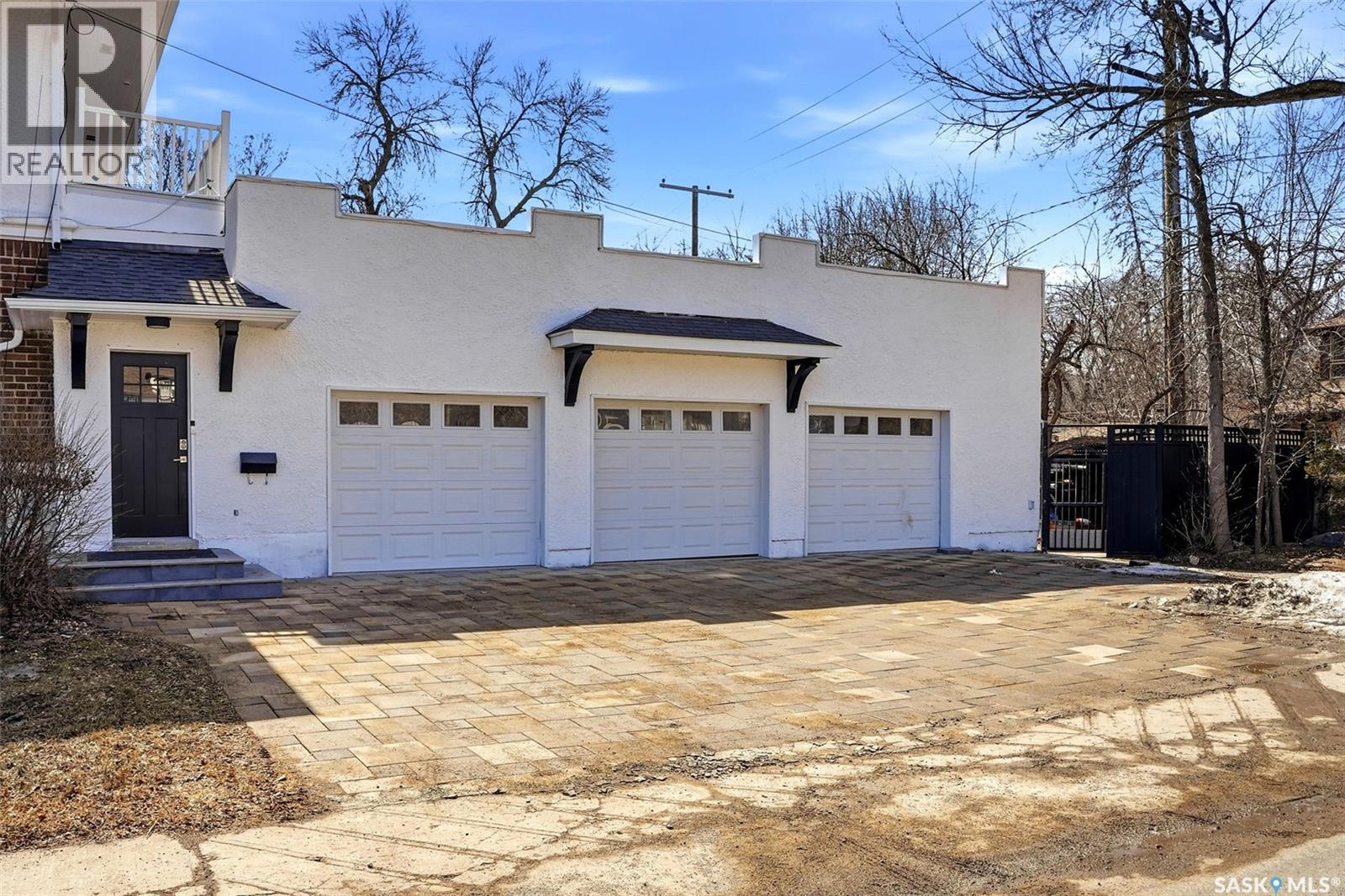 3200 Albert STREET - 83