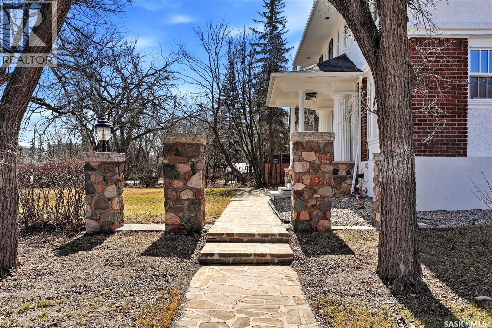 3200 Albert STREET - 84