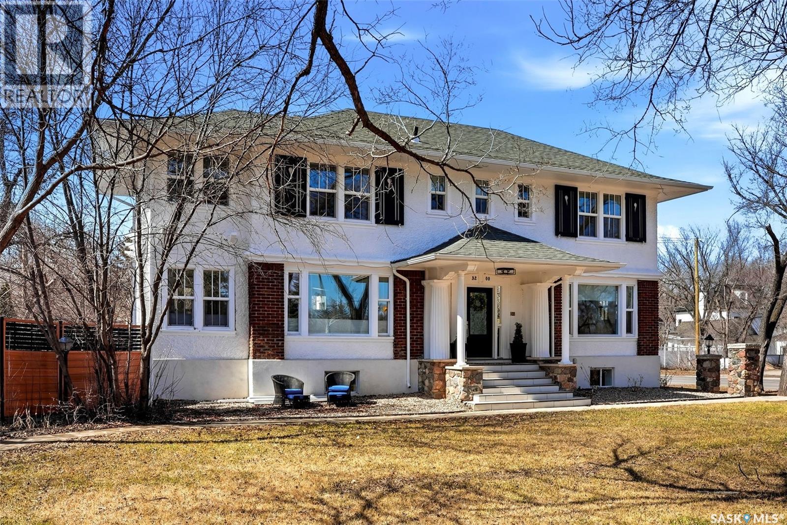 3200 Albert STREET - 85