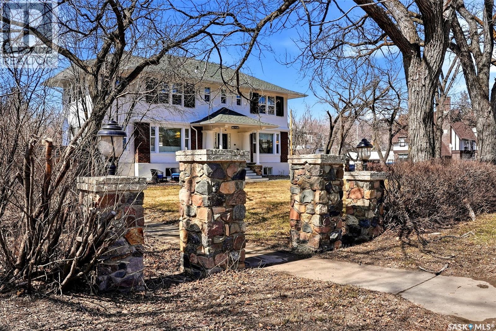 3200 Albert STREET - 86