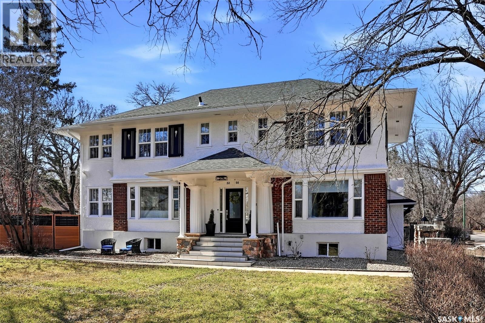 3200 Albert STREET - 88