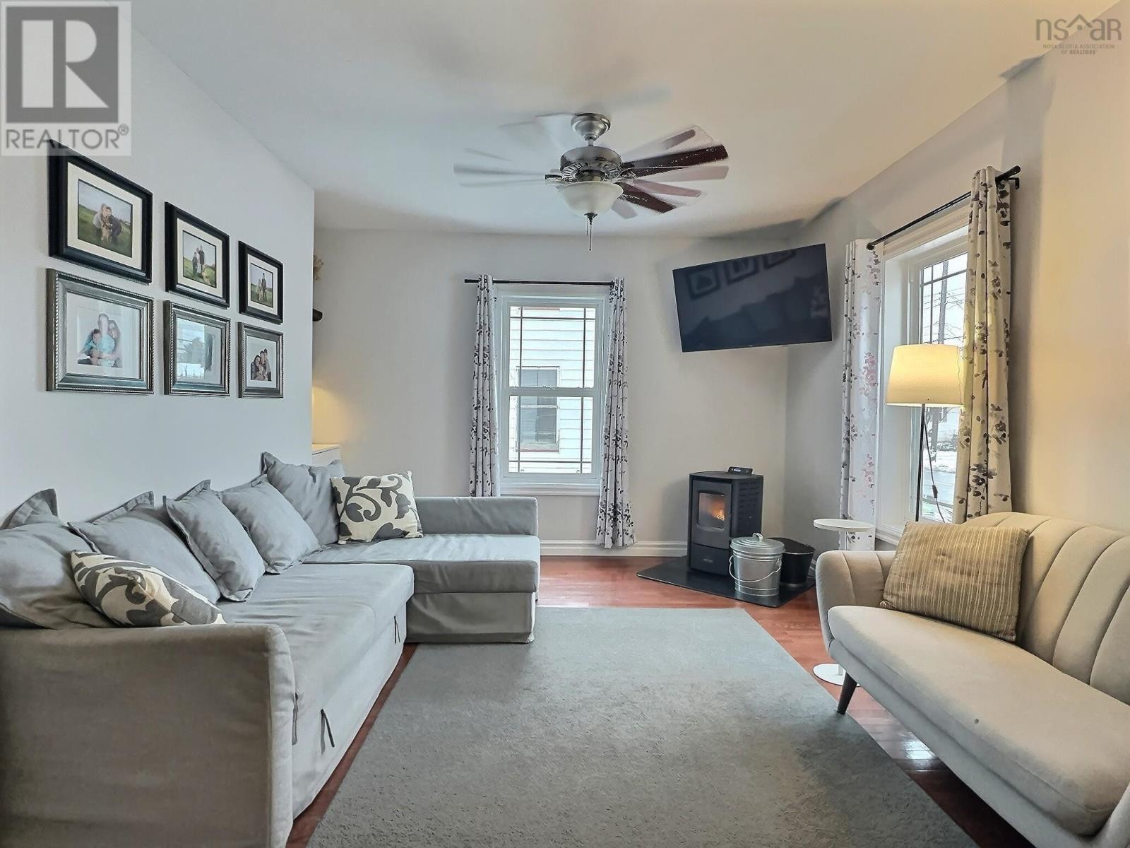 Property 4 of 21 of 355 Queen Street