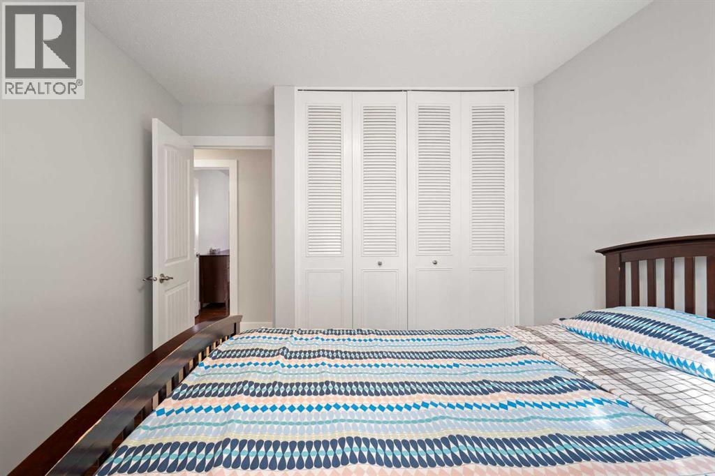 208 Woodpark Place SW Photo 21 - Calgary Real Estate