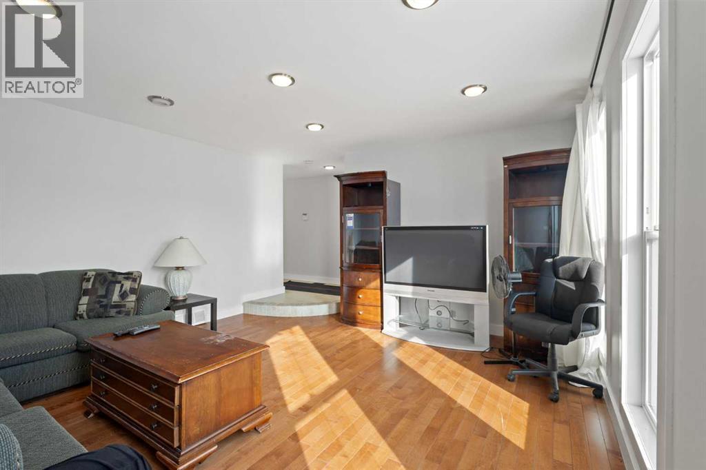 208 Woodpark Place SW Photo 4 - Calgary Real Estate