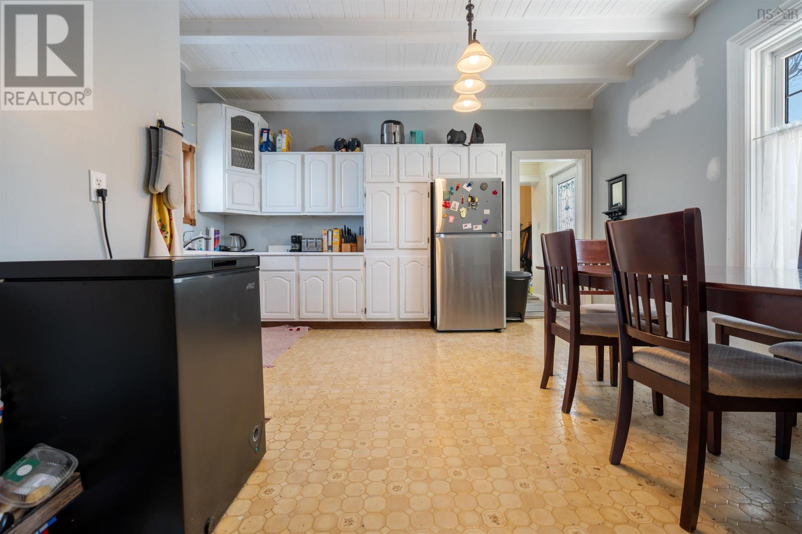 Property 22 of 50 of 251 Victoria Street E