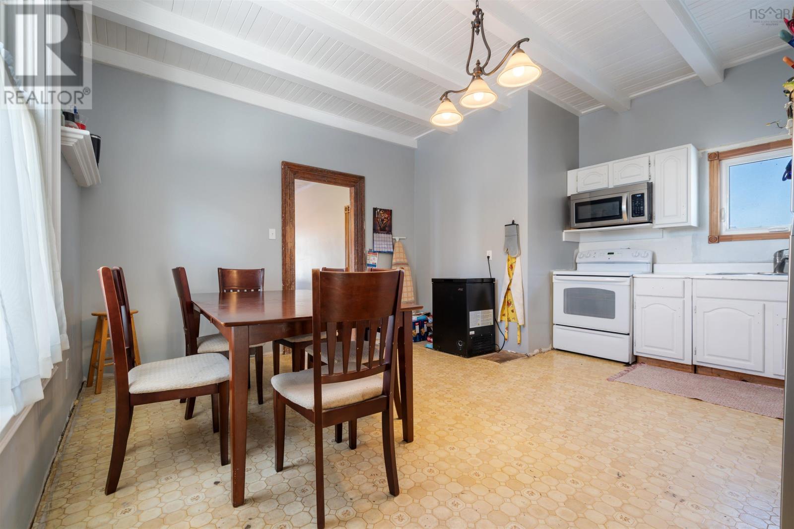 Property 25 of 50 of 251 Victoria Street E