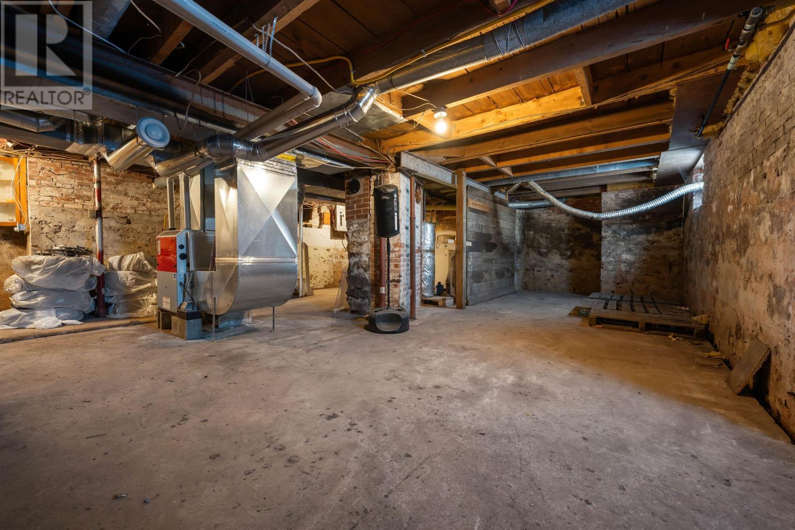 Property 48 of 50 of 251 Victoria Street E