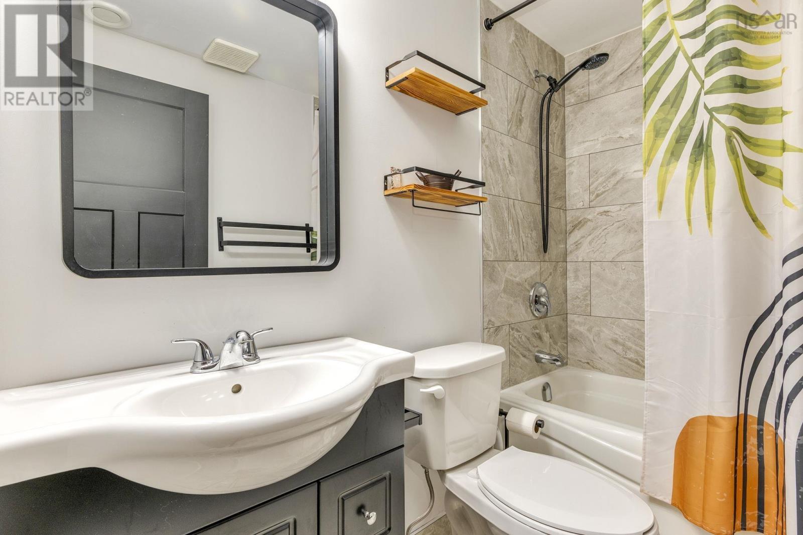 Property 16 of 47 of 162 Granville Road