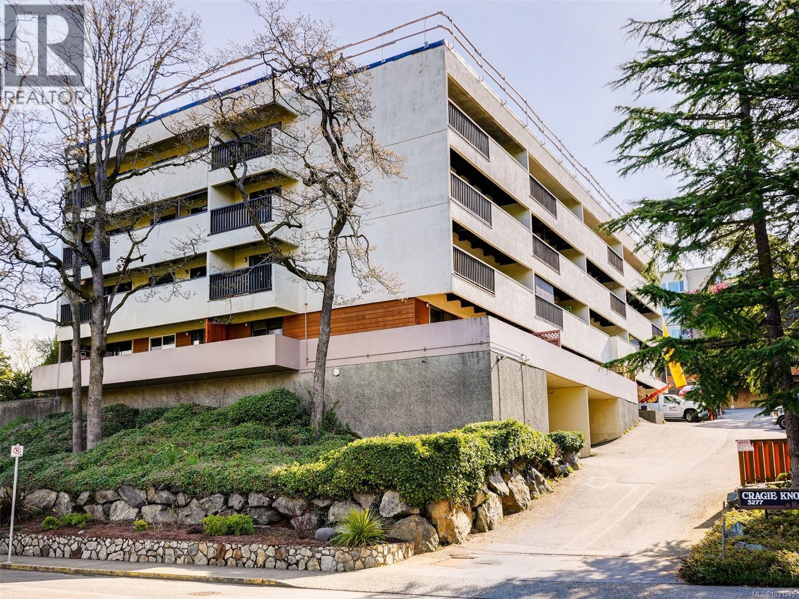 307 3277 Glasgow Avenue, Saanich