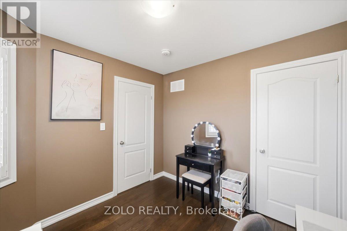 52 CLAXTON CRESCENT - 12