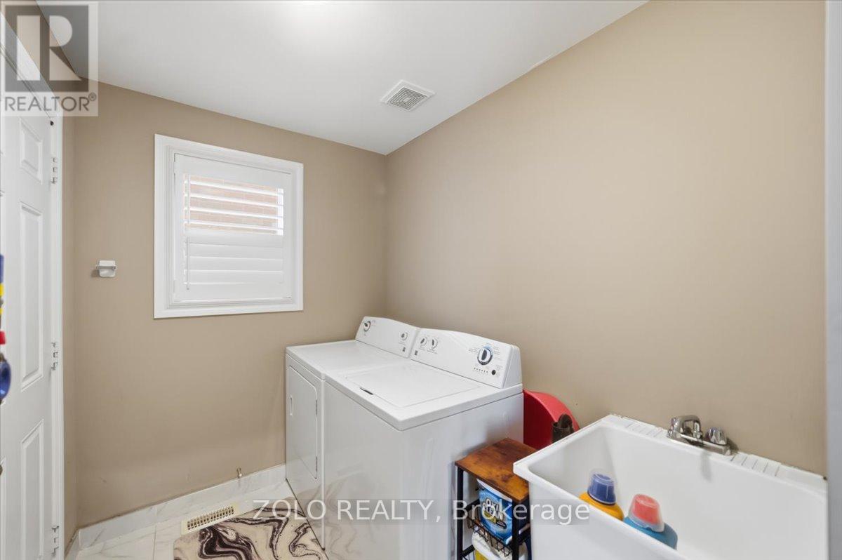 52 CLAXTON CRESCENT - 16
