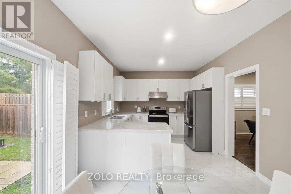 52 CLAXTON CRESCENT - 4
