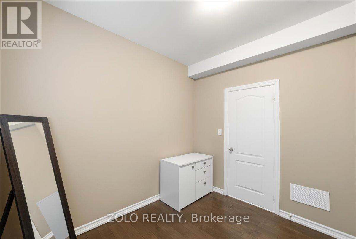52 CLAXTON CRESCENT - 18