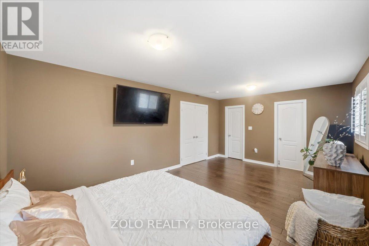 52 CLAXTON CRESCENT - 23