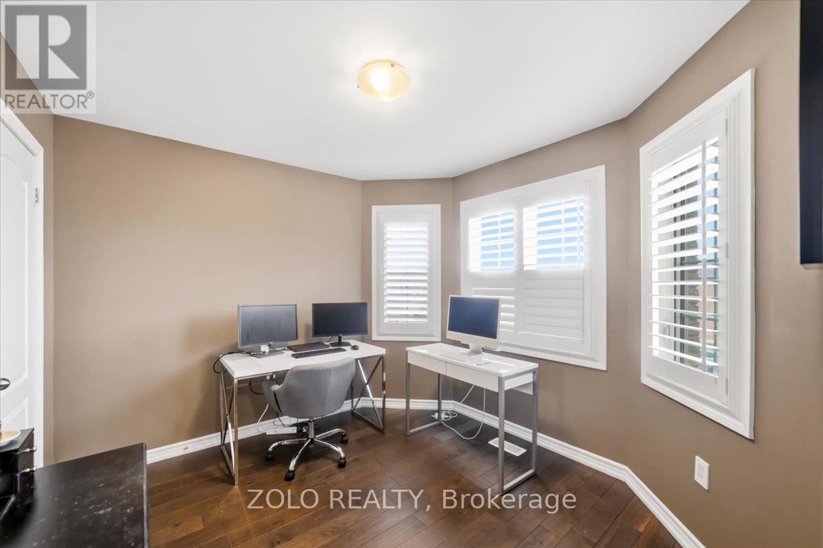 52 CLAXTON CRESCENT - 30