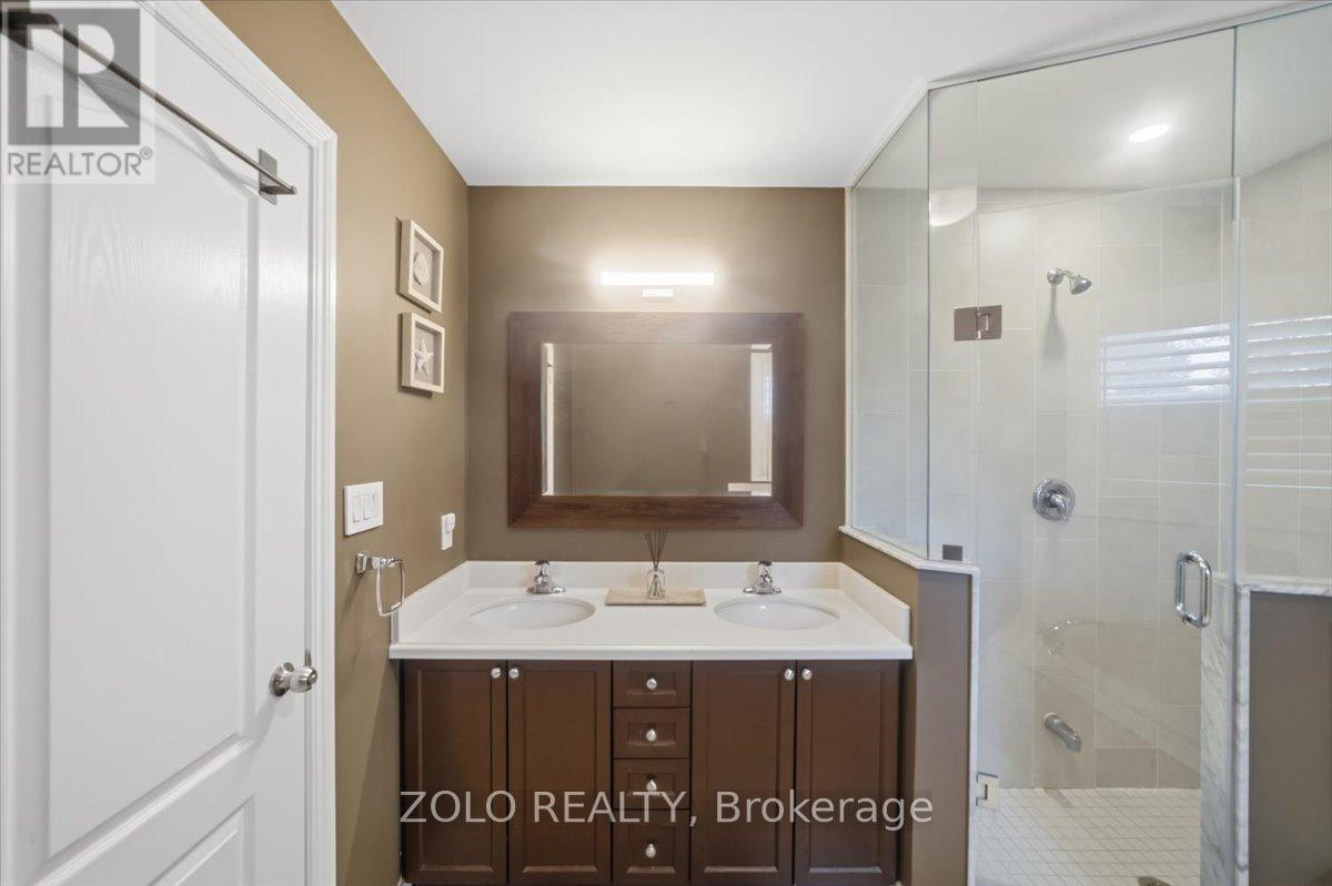 52 CLAXTON CRESCENT - 38