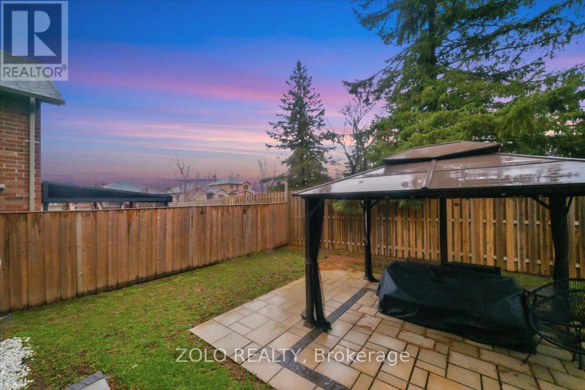 52 CLAXTON CRESCENT - 40