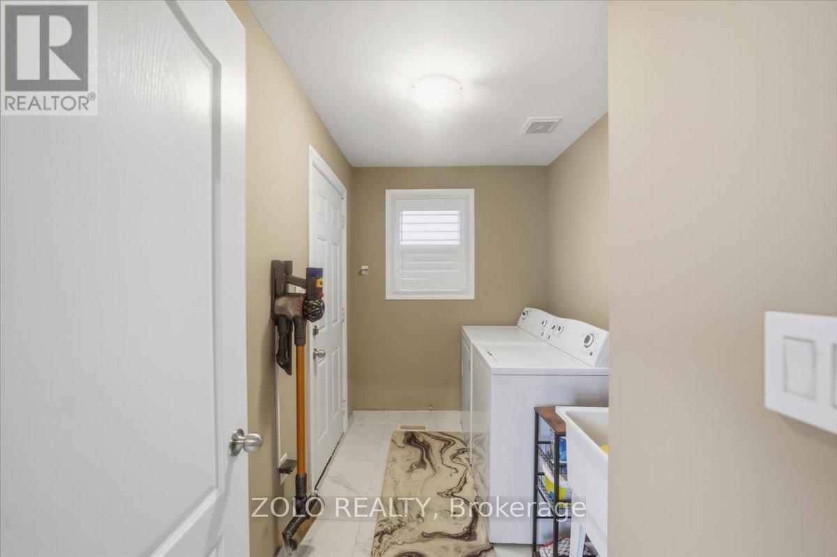 52 CLAXTON CRESCENT - 19