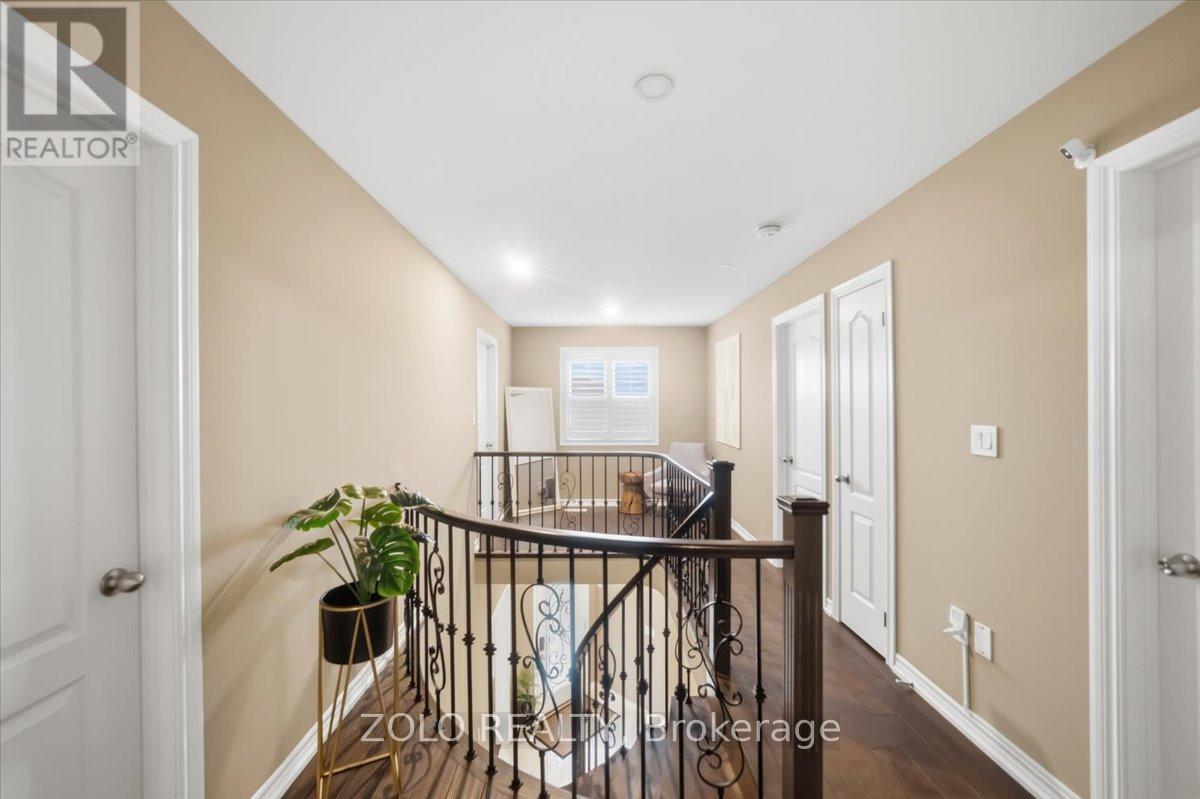 52 CLAXTON CRESCENT - 13