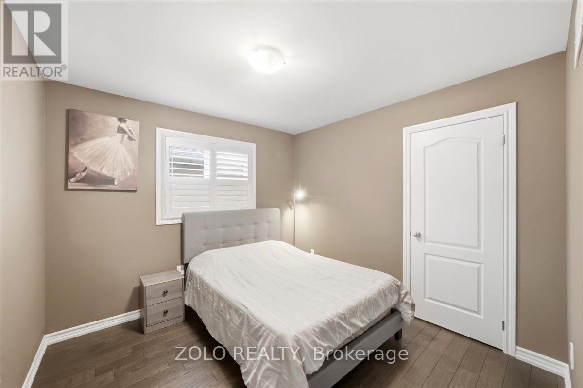 52 CLAXTON CRESCENT - 28