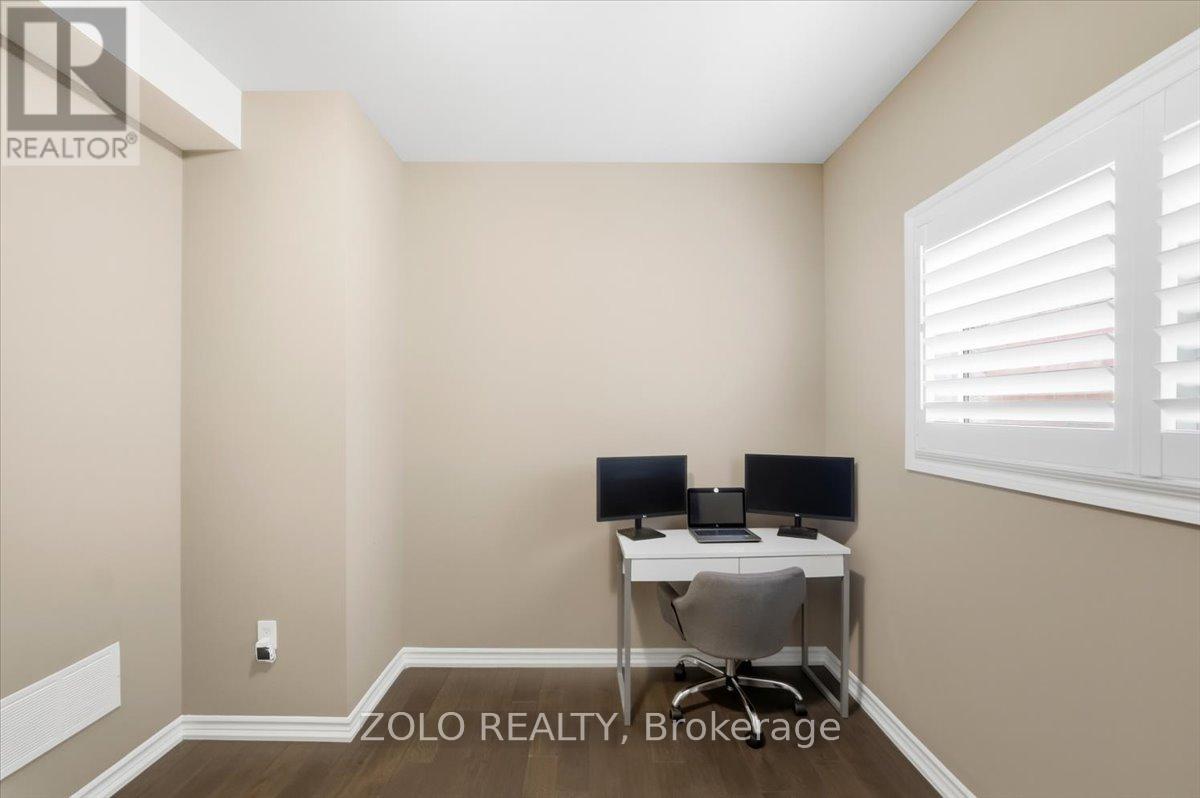 52 CLAXTON CRESCENT - 31