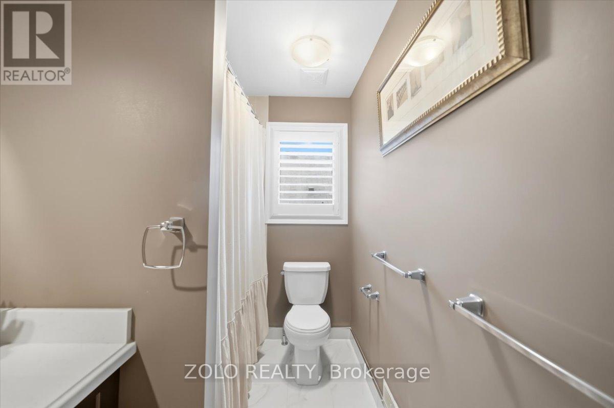 52 CLAXTON CRESCENT - 35