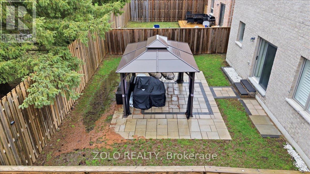 52 CLAXTON CRESCENT - 41