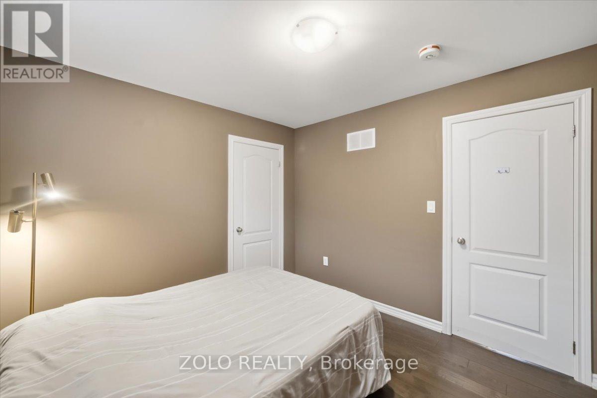 52 CLAXTON CRESCENT - 29