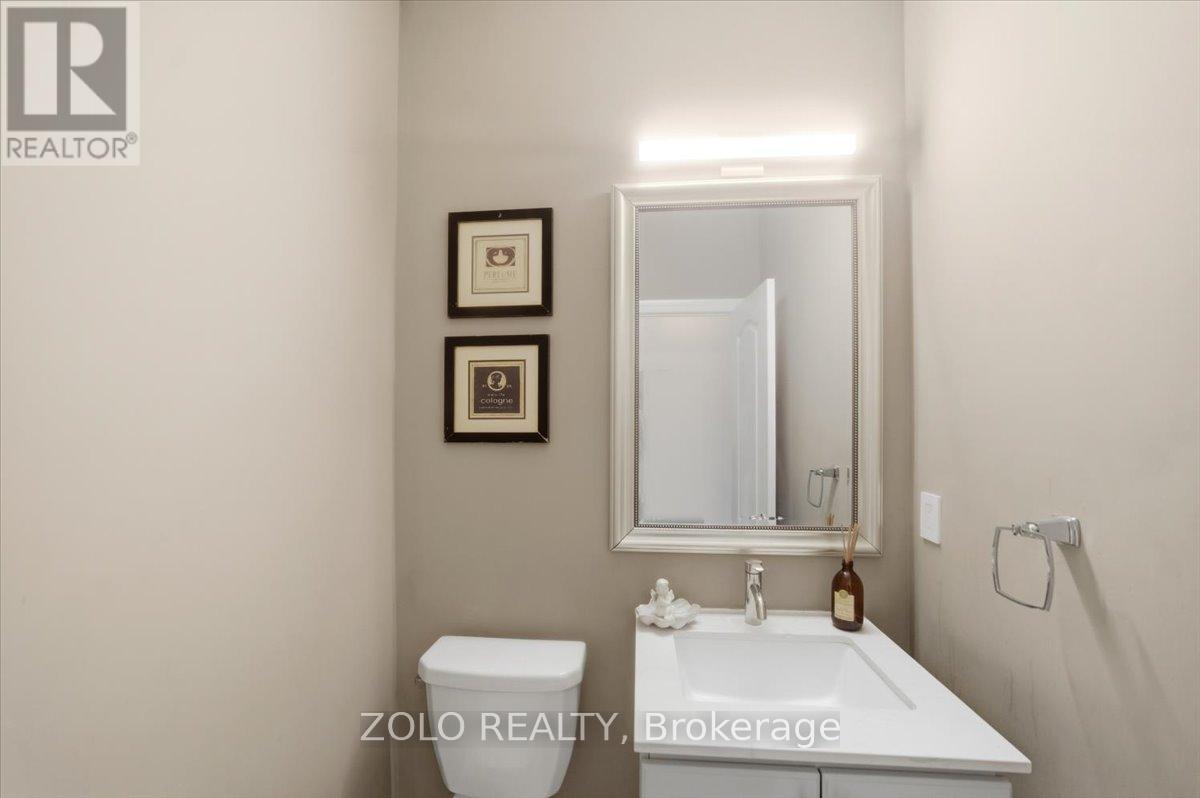 52 CLAXTON CRESCENT - 36