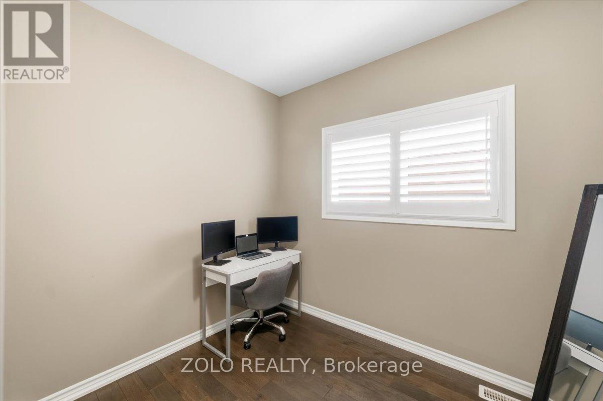 52 CLAXTON CRESCENT - 32