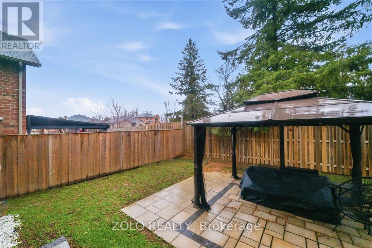 52 CLAXTON CRESCENT - 42